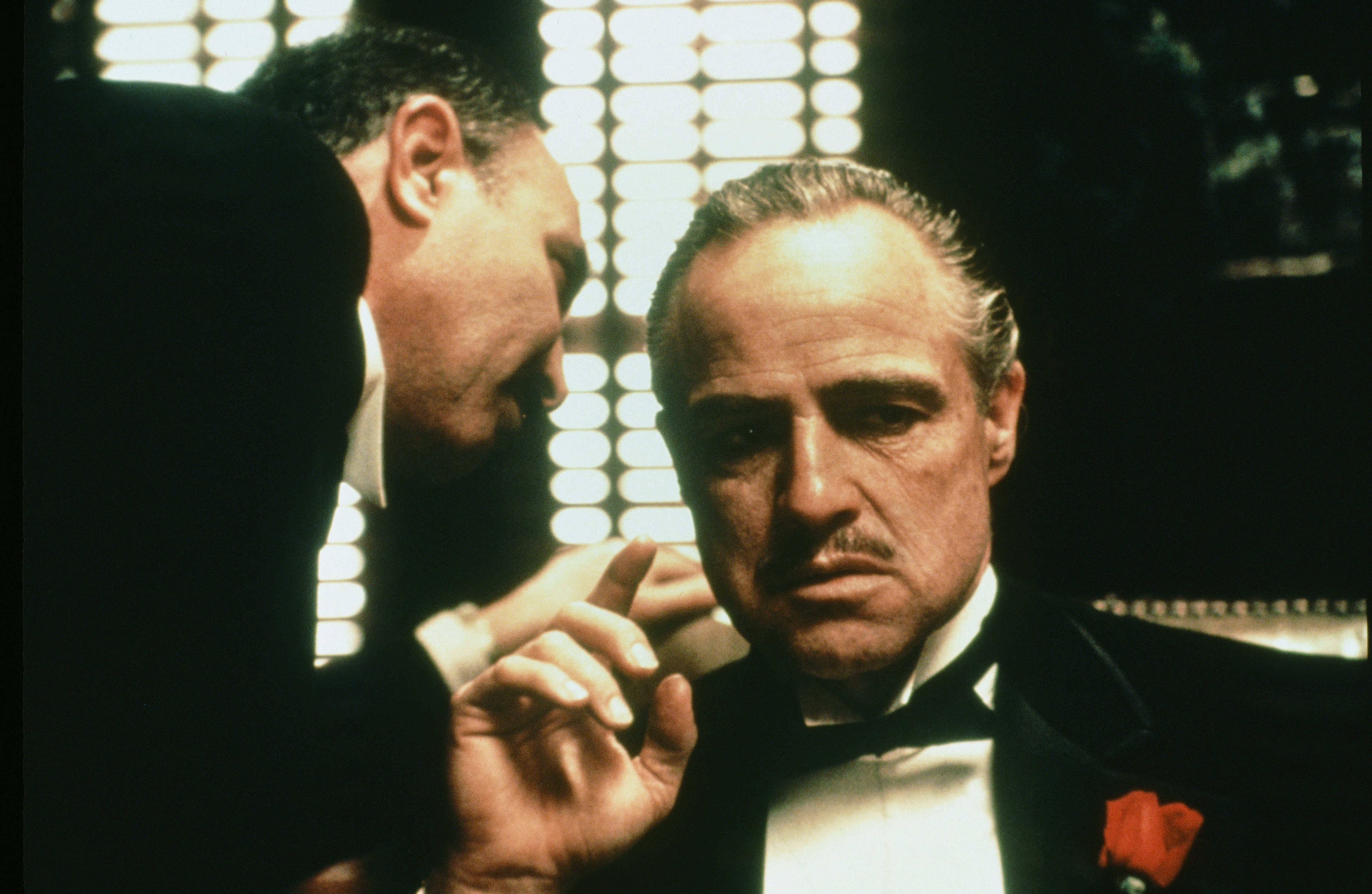 Marlon Brando en la escena inicial de El padrino