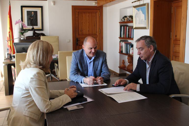 Un momento durante la reunión con Costas