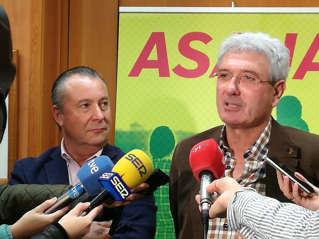 Donaciono Dujo, presidente de Asaja Castilla y León y Guzmán Bayón, presidente de Asaja-Segovia.