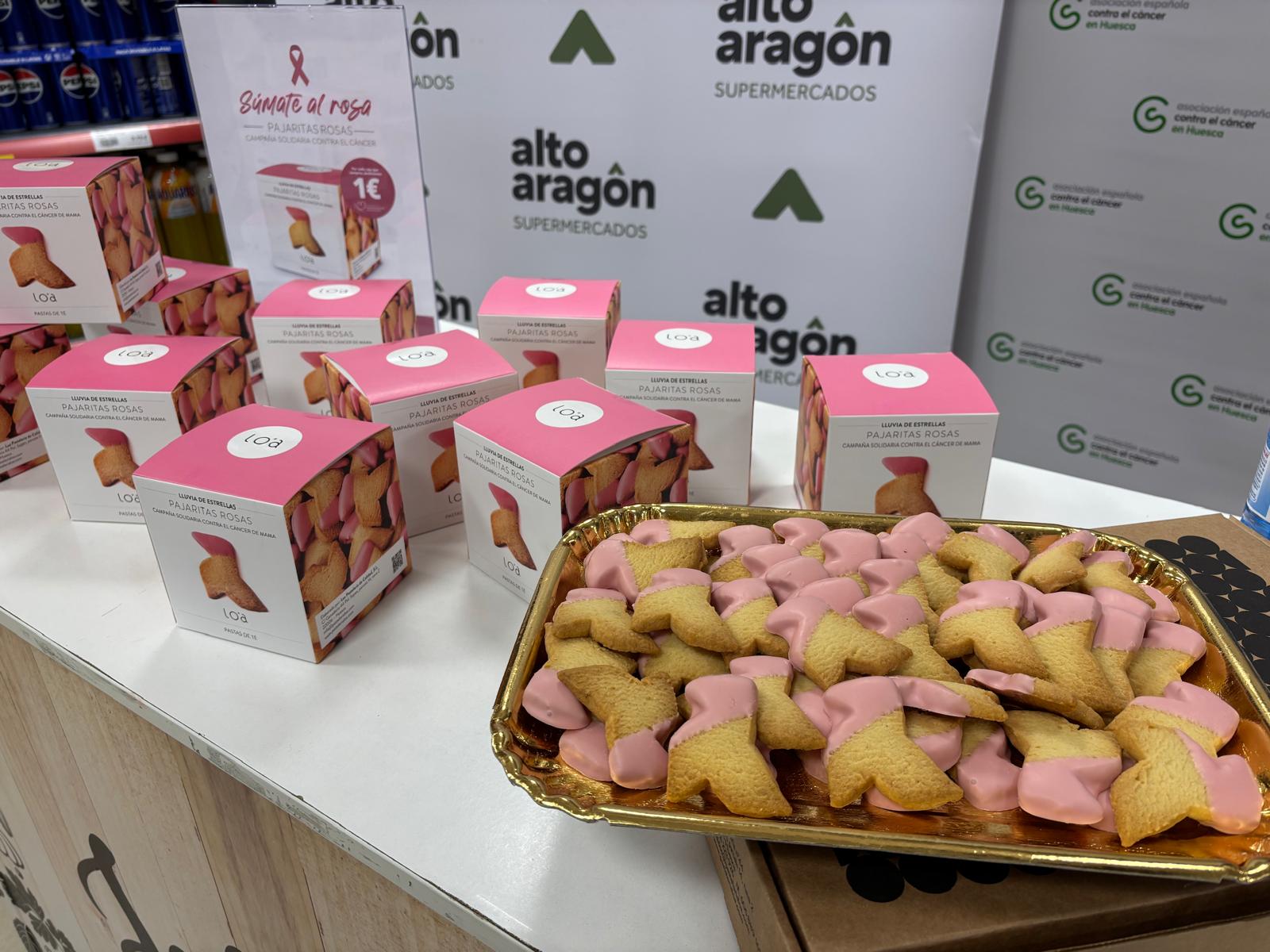 Pajaritas rosas contra el cáncer, obra de Loa y a la venta en Supermercados AltoAragón, a beneficio de la AECC