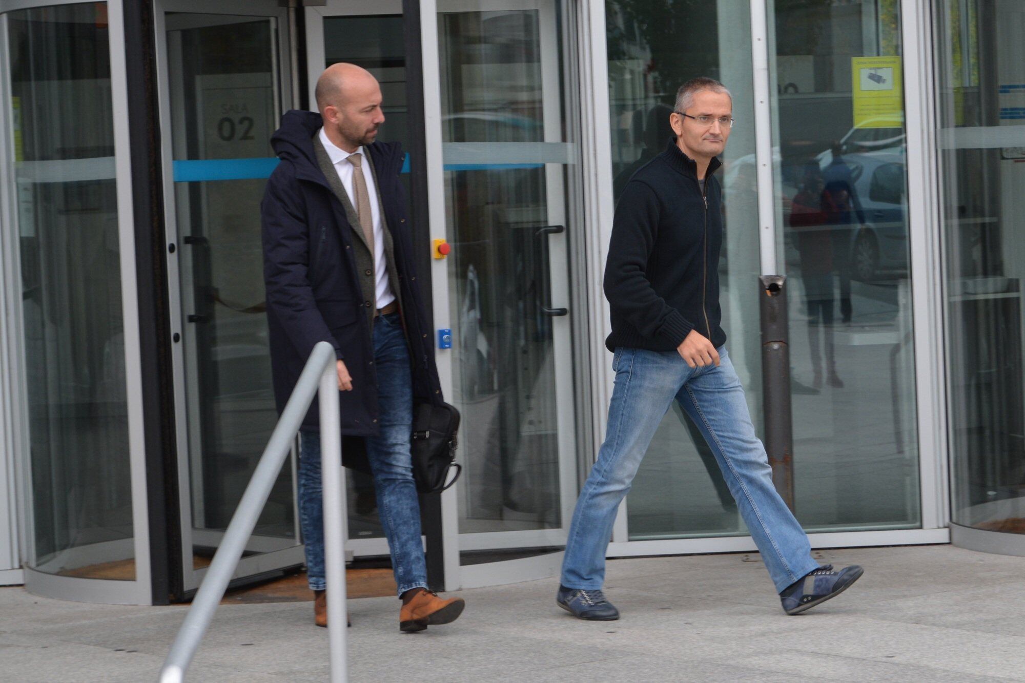 Foto de archivo. Uno de los hermanos gemelos saliendo de los juzgados
EUROPA PRESS
28/10/2019