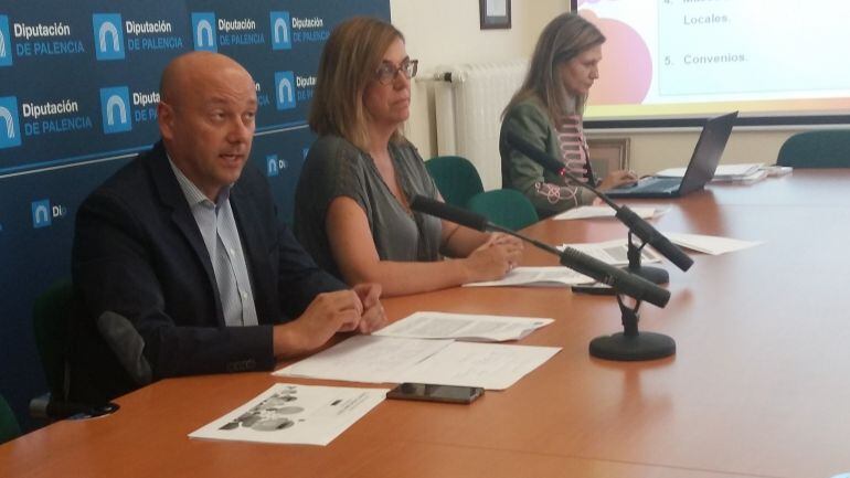 Presentación en Diputación con Luis Calderón y Ángeles Armisén