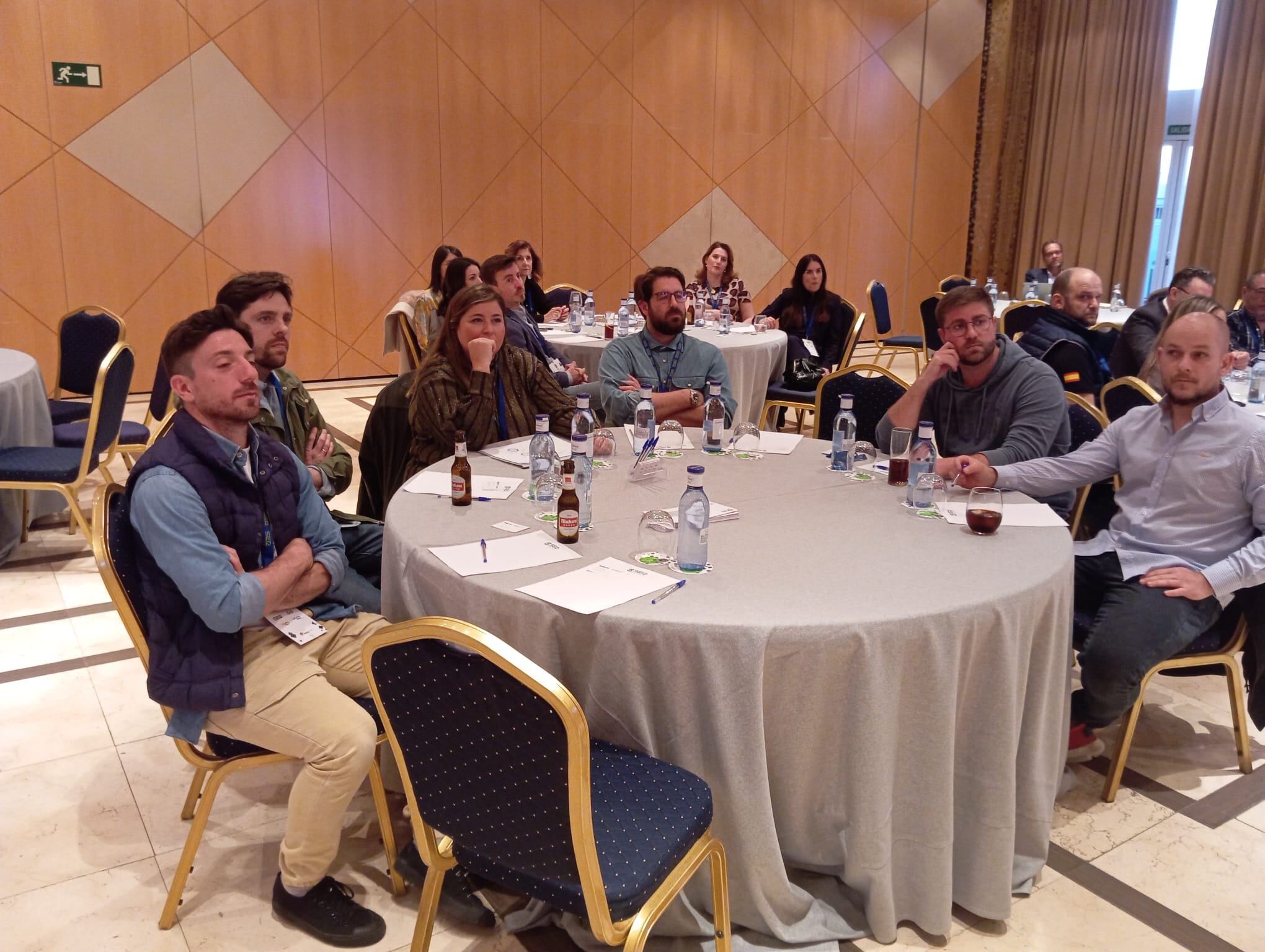 Paula Molina, asesora de Radio Albacete junto a Pablo García y Sisinio García López de Bigote Blanco;  Manuel Alonso Marín, de Fisioterapia Alonso Marín; Carlos Villalba, de Podología Isidro; Mari de la Clínica Podológica Albapié.