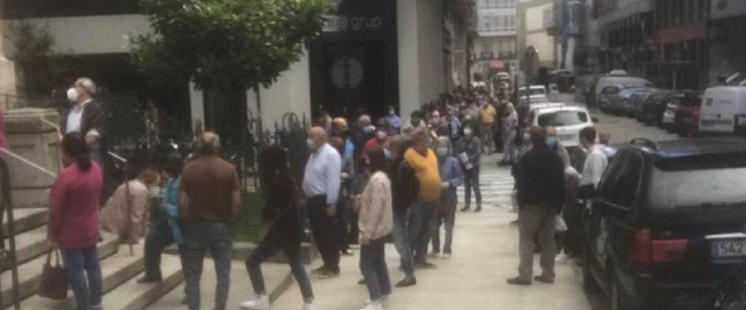 Largas colas en el Banco de España