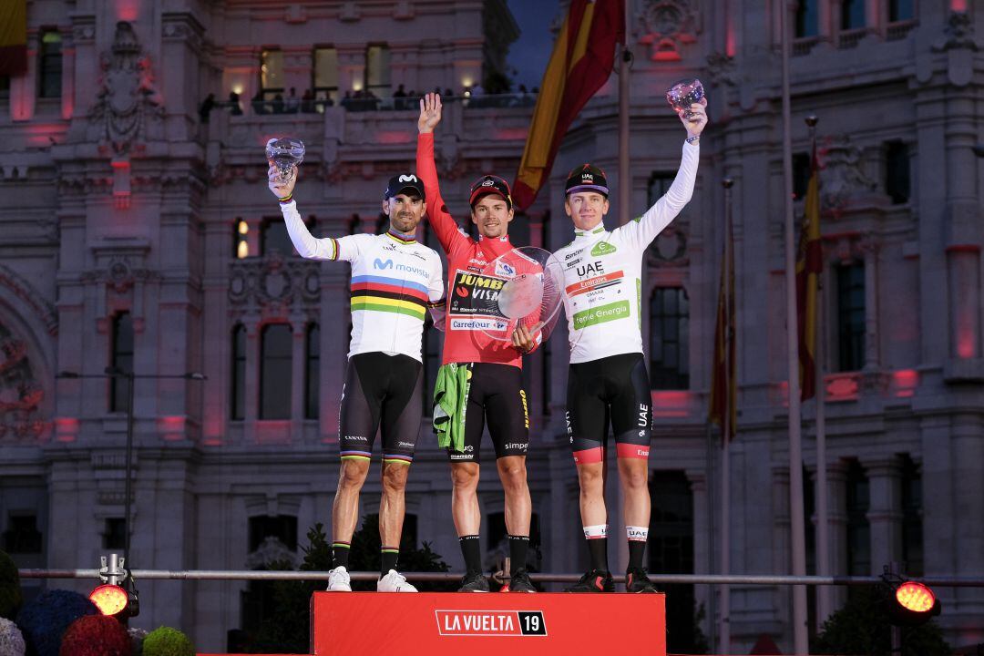 Valverde, Roglic y Povacar, en el podio de la Vuelta 2019.