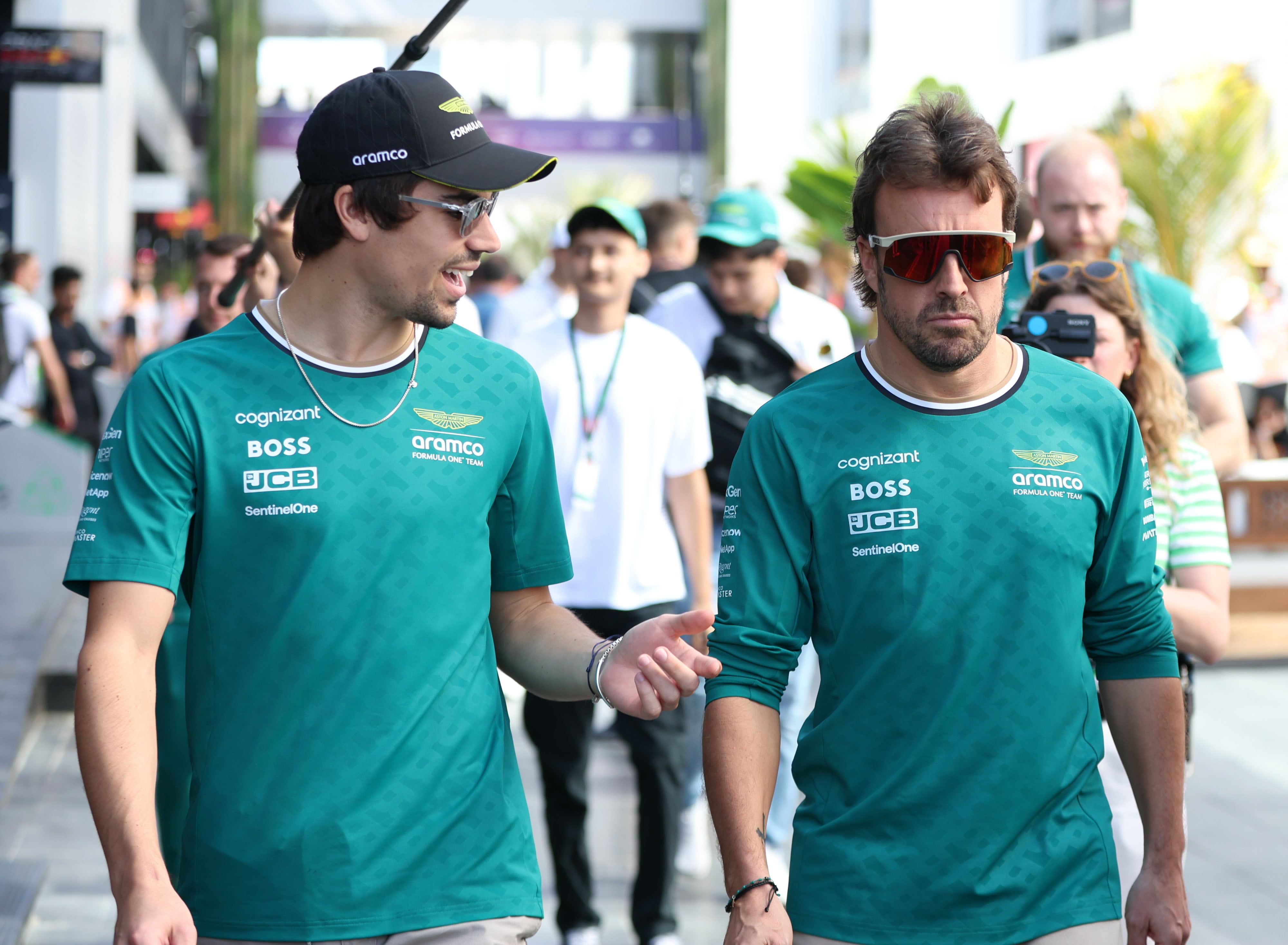 Los pilotos de Aston Martin, Lance Stroll y Fernando Alonso. (Fórmula Uno, Arabia Saudita) EFE/EPA/ALI HAIDER