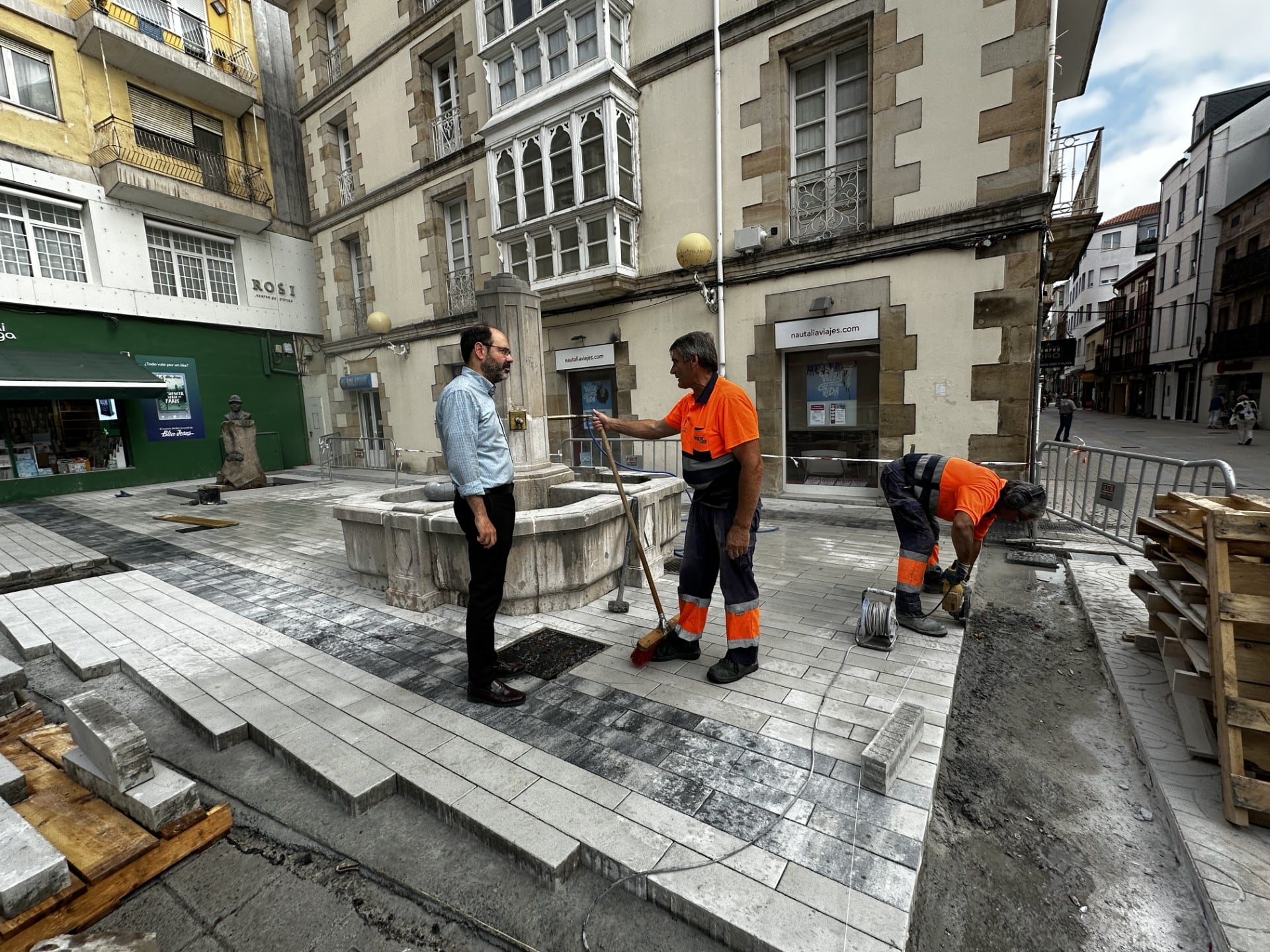 José Luis Urraca visita la remodelación de Cuatro Caños