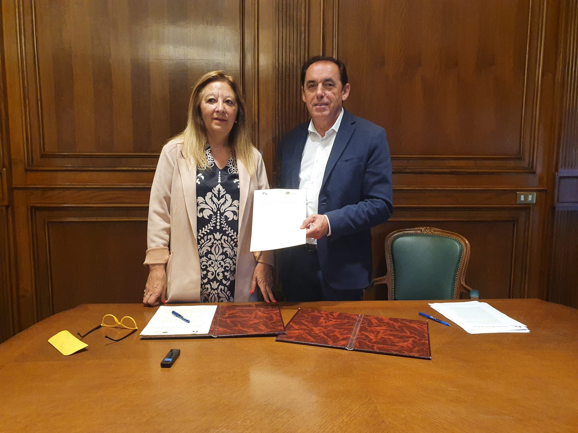 Firma del convenio entre Diputación y Montes de Soria.