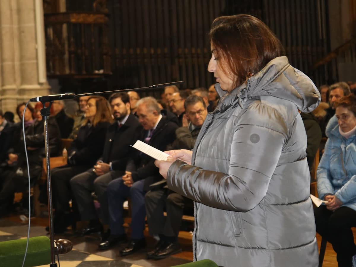 La alcaldesa pide ayuda a la Morenilla para seguir construyendo una ciudad “unida, solidaria y esperanzada”.