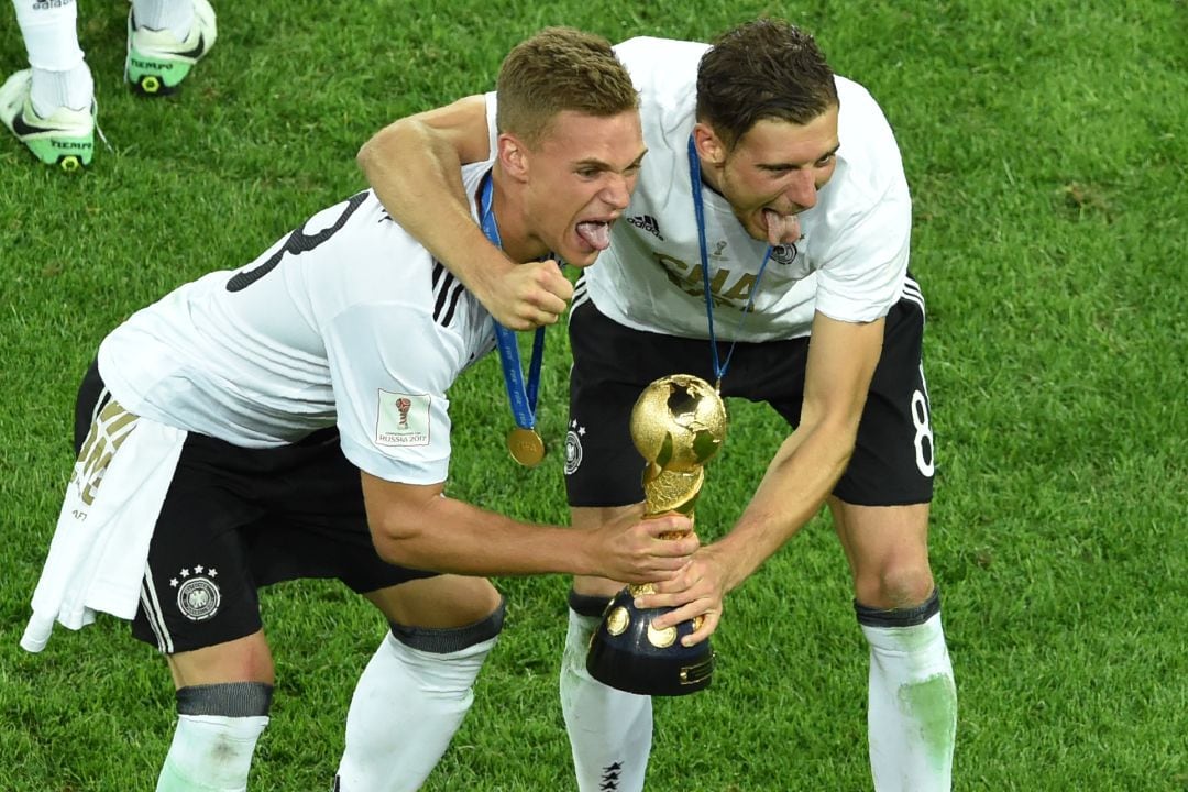 Kimmich y Goretzka celebran la Confederaciones ganada por Alemania en 2017