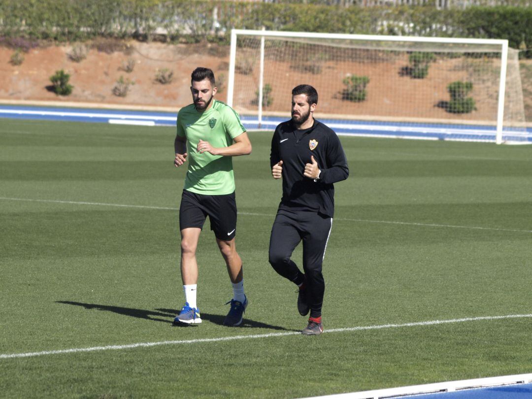 Luis Rioja trabajando al margen con Edu Frapolli.