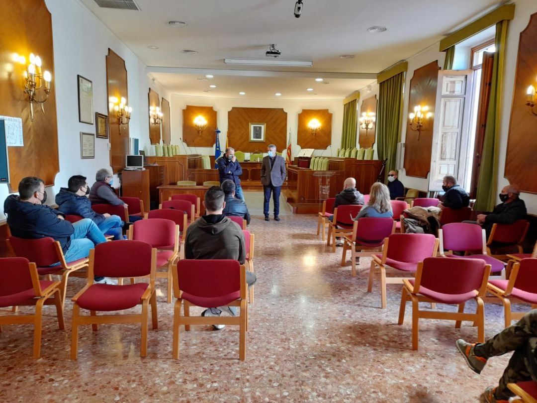 Reunión en Oliva con el sector de la hostelería