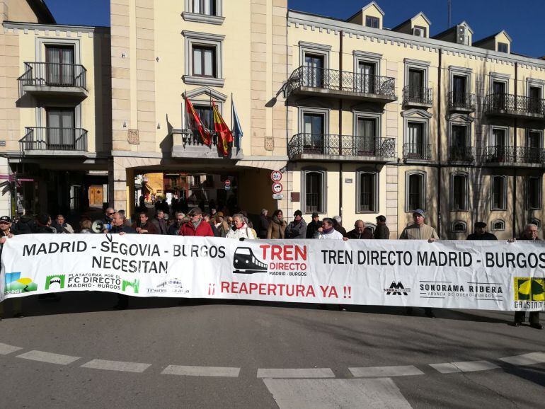 Varias decenas de personas continúan movilizándose cada sábado en Aranda a favor del Directo Madrid-Aranda-Burgos