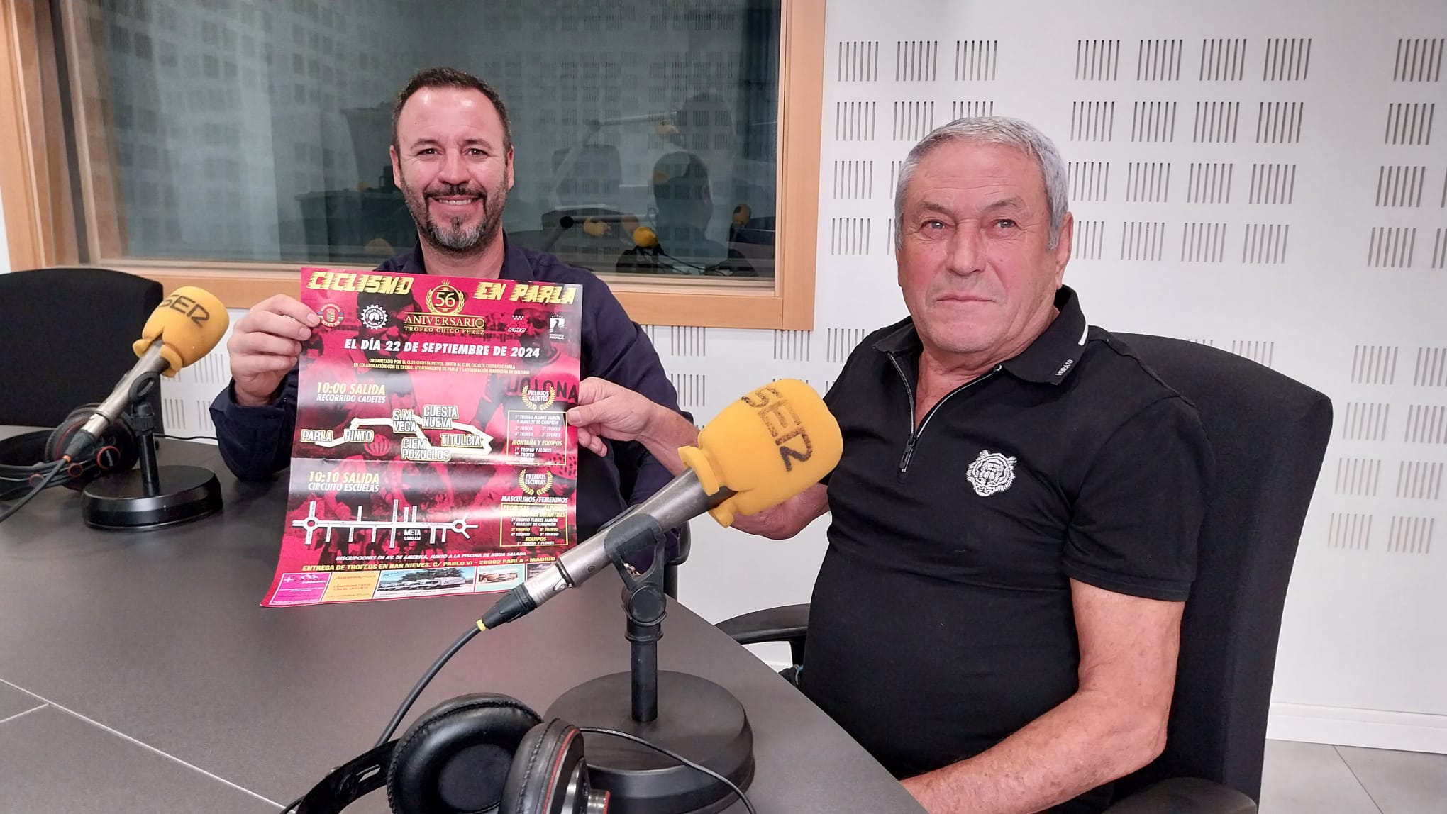 Paco Nieves (Club Ciclista Nieves) y Miguel Angel Molina, (Ciudad de Parla), en los estudios de Hoy por Hoy