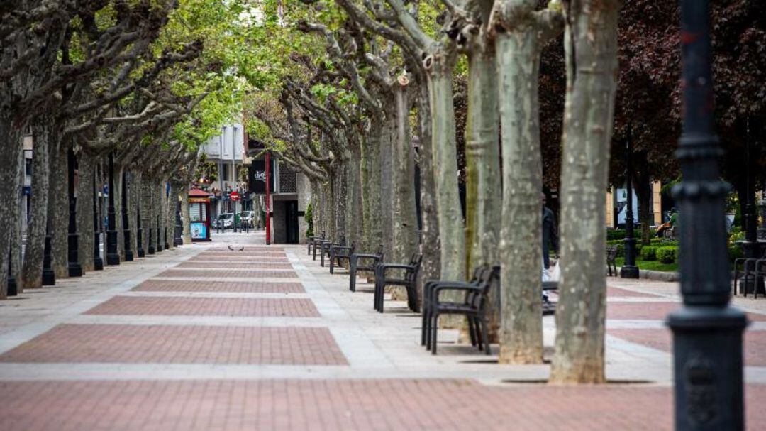 Imagen de archivo del paseo del Espolón en Logroño.