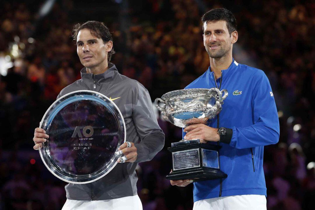 Nadal y Djokovic durante la entrega de trofeos.