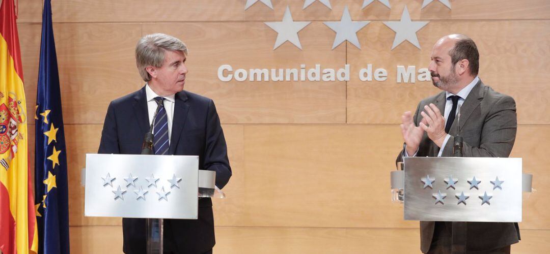 Ángel Garrido y Pedro Rollán tras la rueda de prensa del Consejo de Gobierno