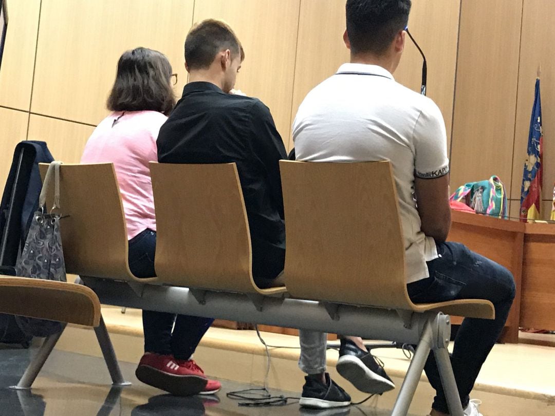 Los internautas que lanzaron mensajes ofensivos contra Adrián Hinojosa, el niño que quería ser torero, en el banquillo de los acusados