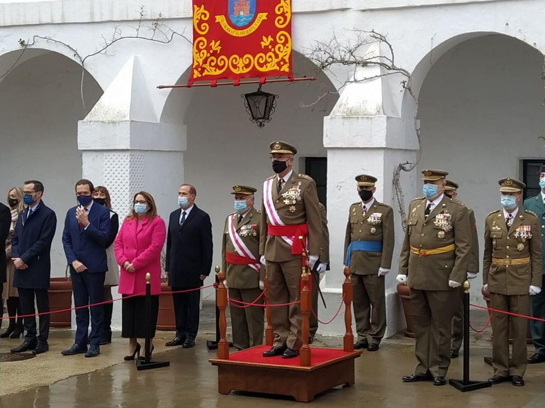 Fernando García Blázquez, Comandant general de les Balears, va presidir l'acte militar a Maó.