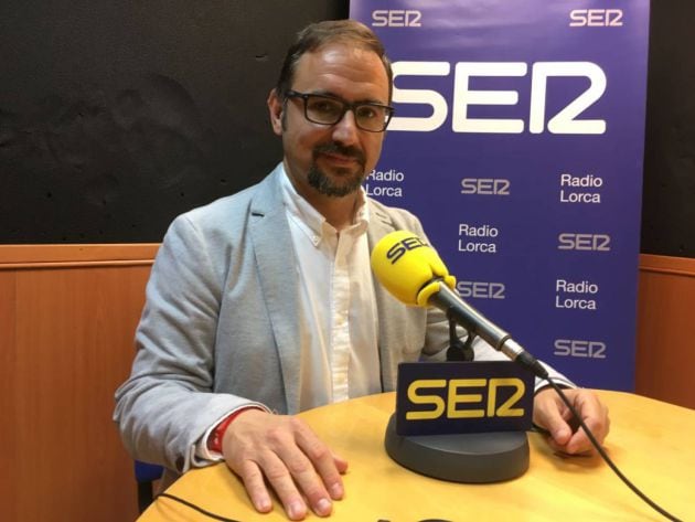 Diego José Mateos, alcalde de Lorca, en los estudios de Radio Lorca