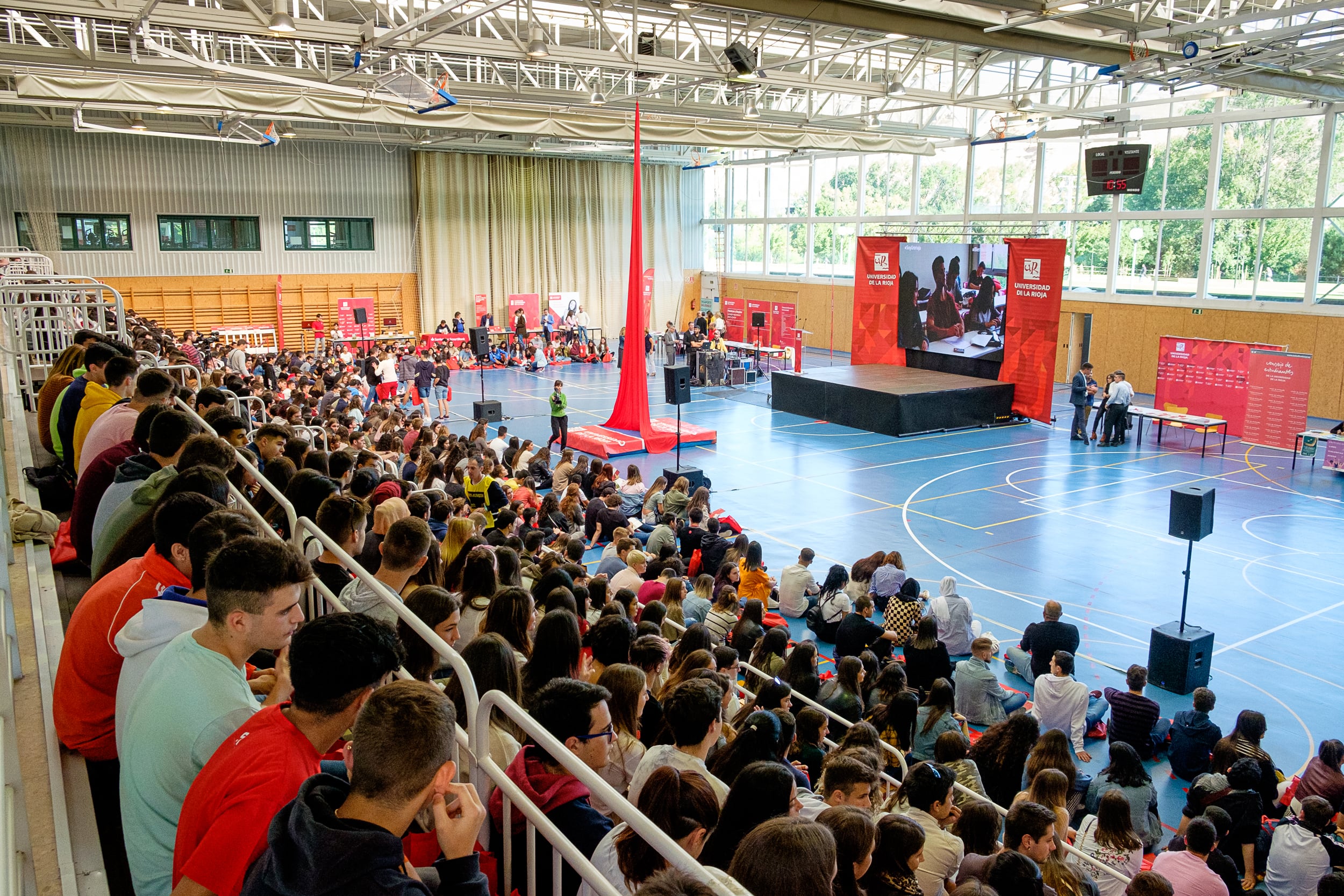 Acto de bienvenida a estudiantes en el 2019