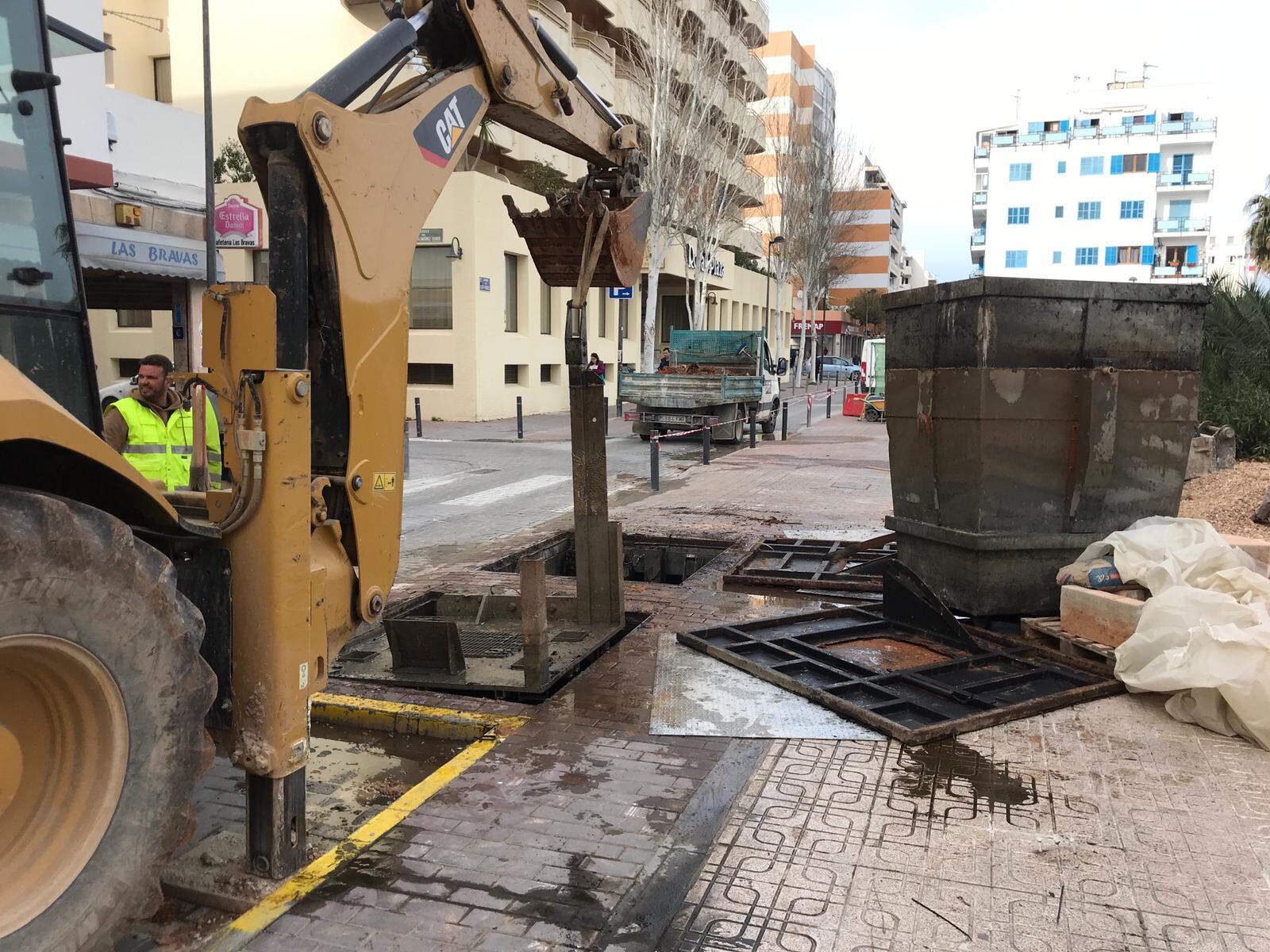 Imagen de archivo de obras en la calle Pere Francès de Ibiza