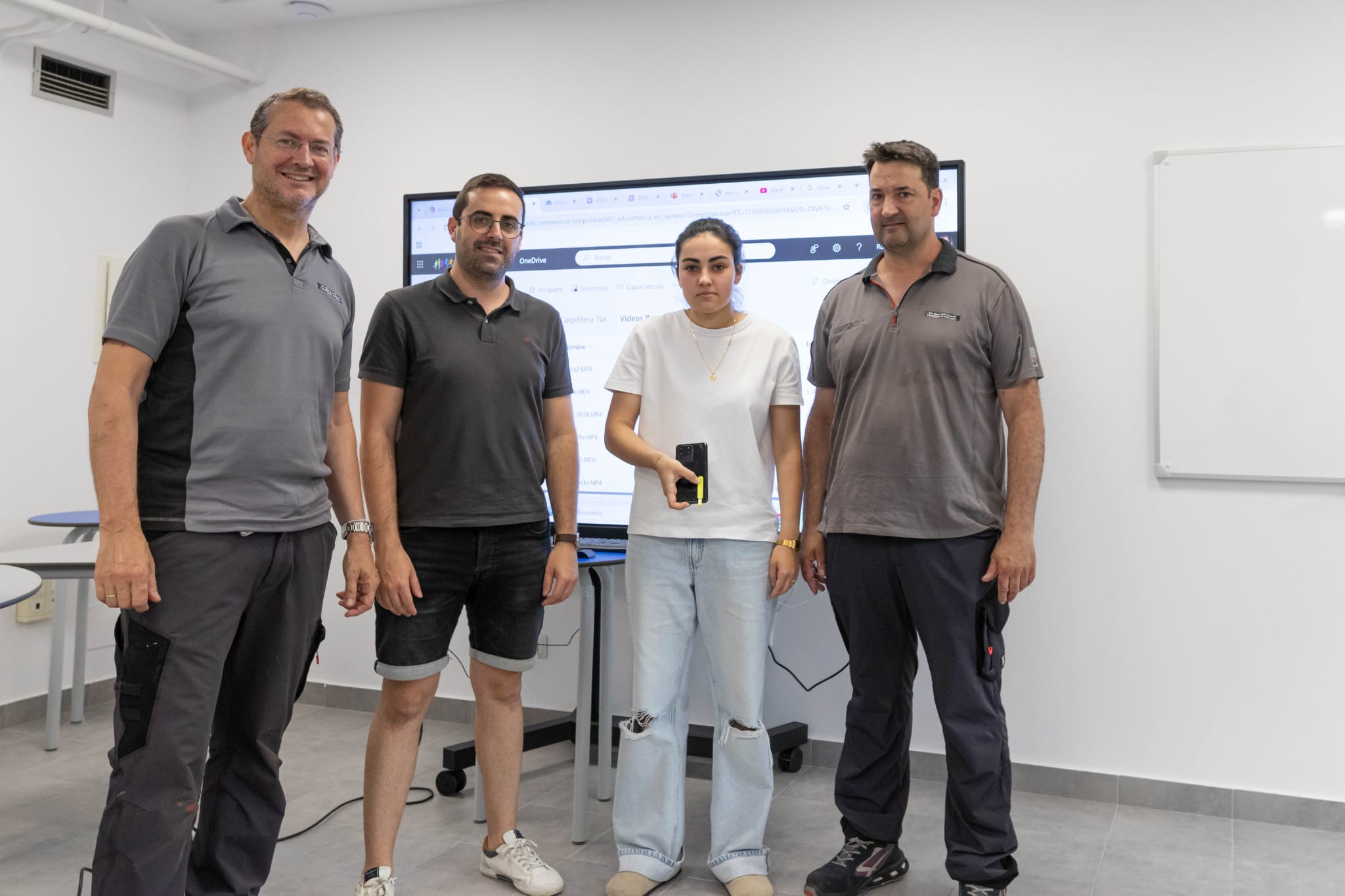 De izquierda a derecha, Roberto Castilla, Diego Agudo, Marta Pelayo y Óscar Rojo, profesores y alumna que han participado en el proyecto.