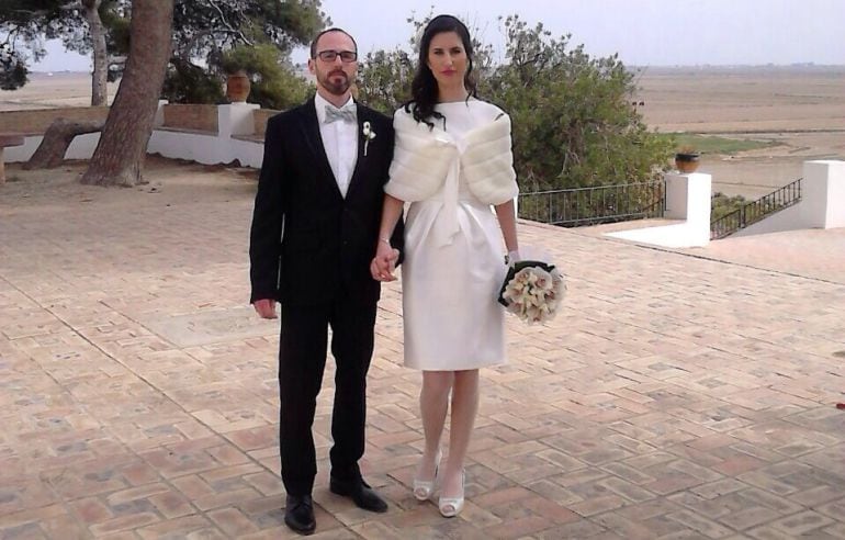 La pareja, en el día de su boda (Foto facilitada a Radio Valencia por el alcade de Sueca)