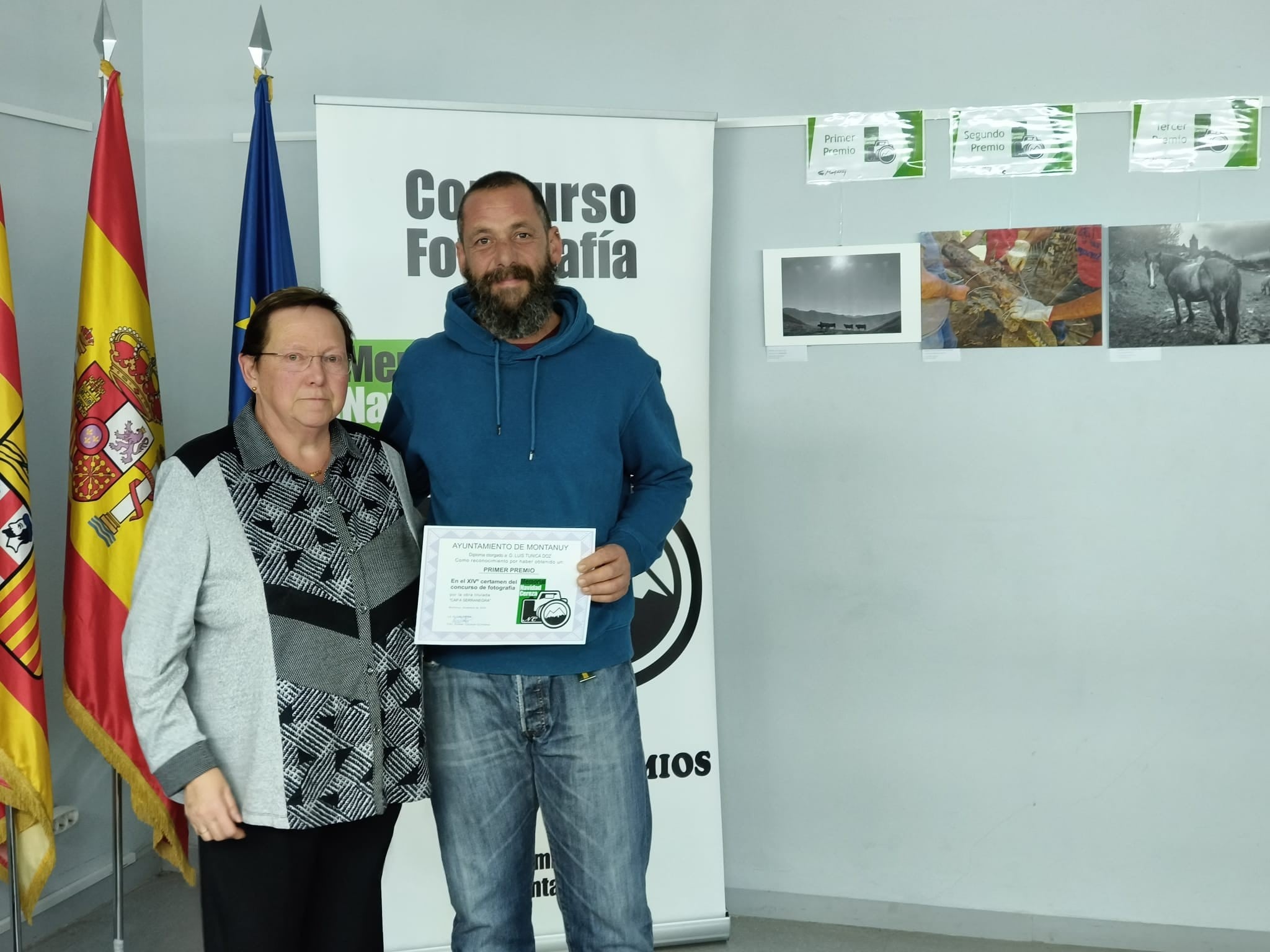 Lluís Tunica Doz, autor de la fotografía “Cap a Serranegra”, recibe el premio