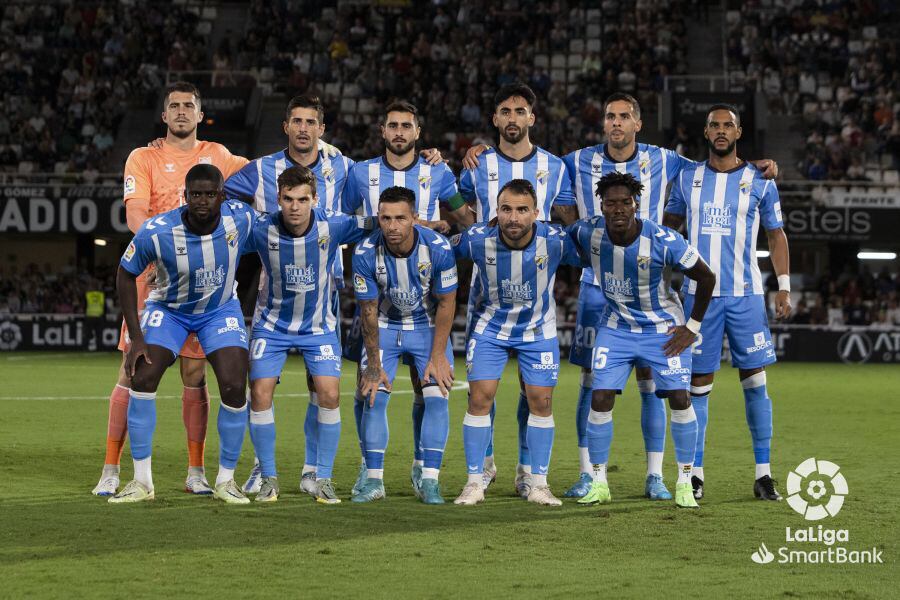 El equipo titular del Málaga que se enfrentó al Cartagena en el estadio municipal de Cartagonova