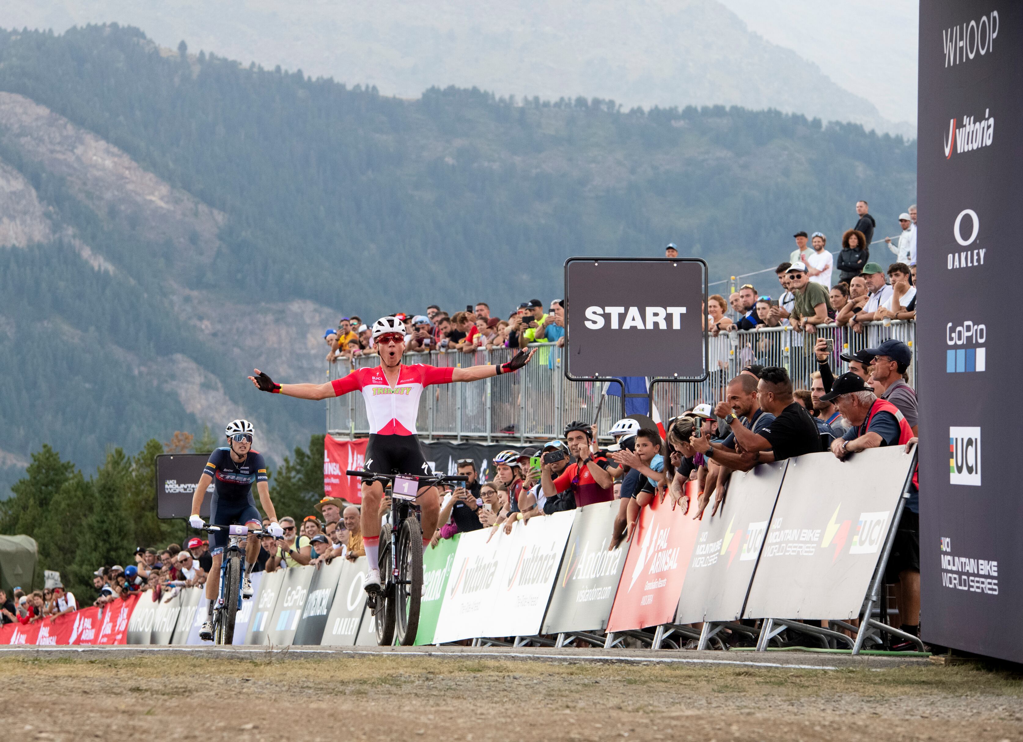 El final de cursa de la categoria sub-23 de XCO de la Copa del Món de BTT a Pal Arinsal.