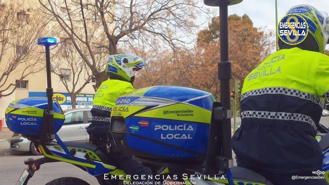 Motoristas de la Policía Local hispalense.