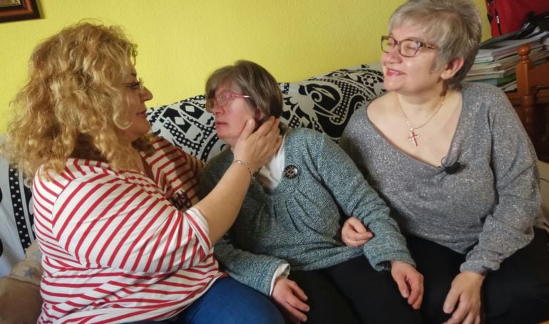 Ascensión, Julia e Irene Leal. Las tres hermanas de izquierda a derecha.