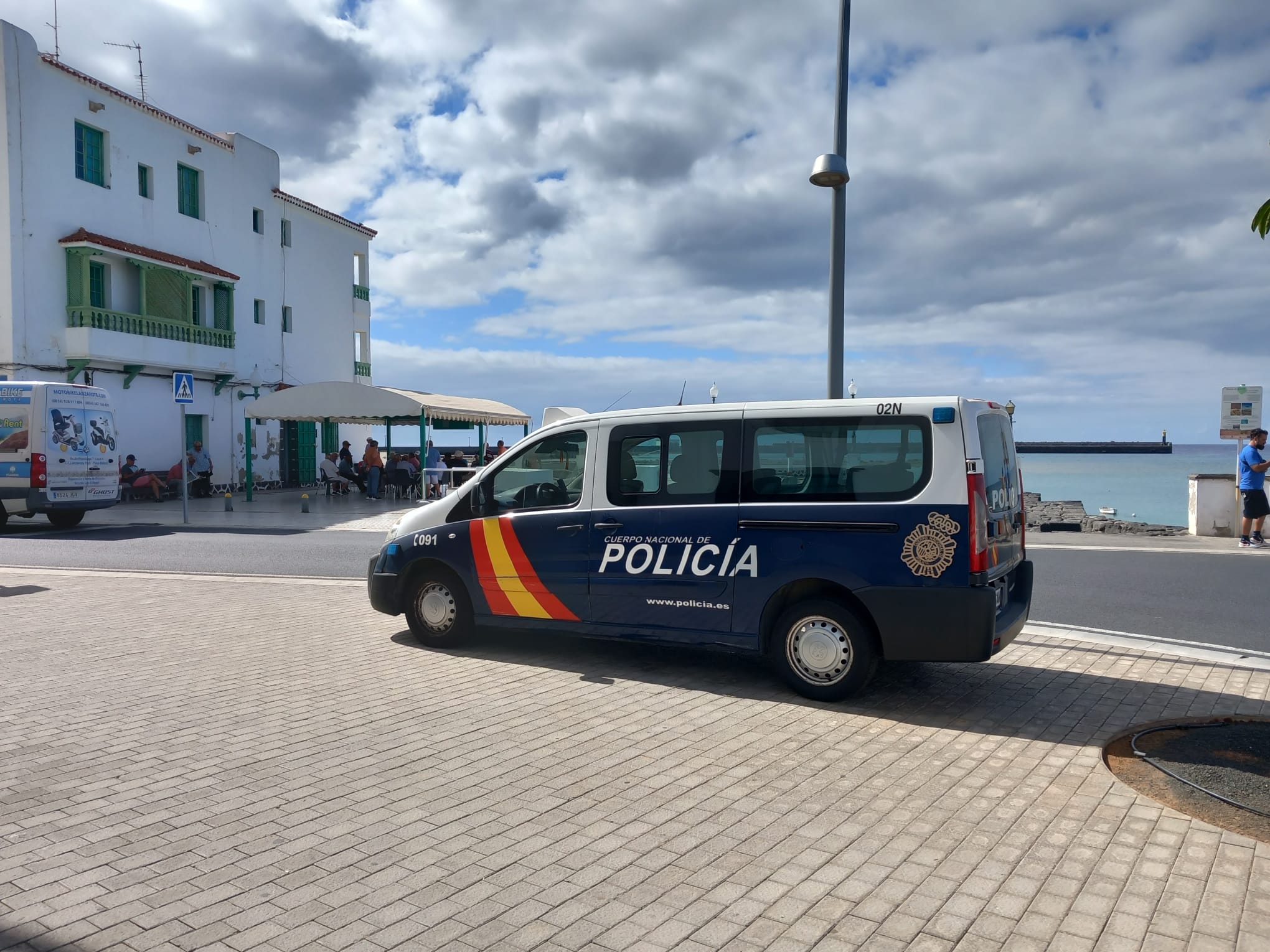 Furgón de la Policía Nacional en Arrecife, capital de Lanzarote.