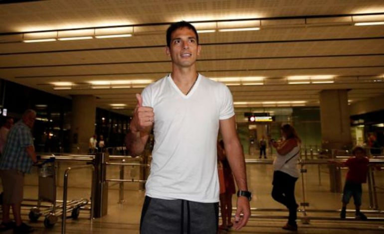 Roque Santa Cruz a su llegada al Aeropuerto de Málaga