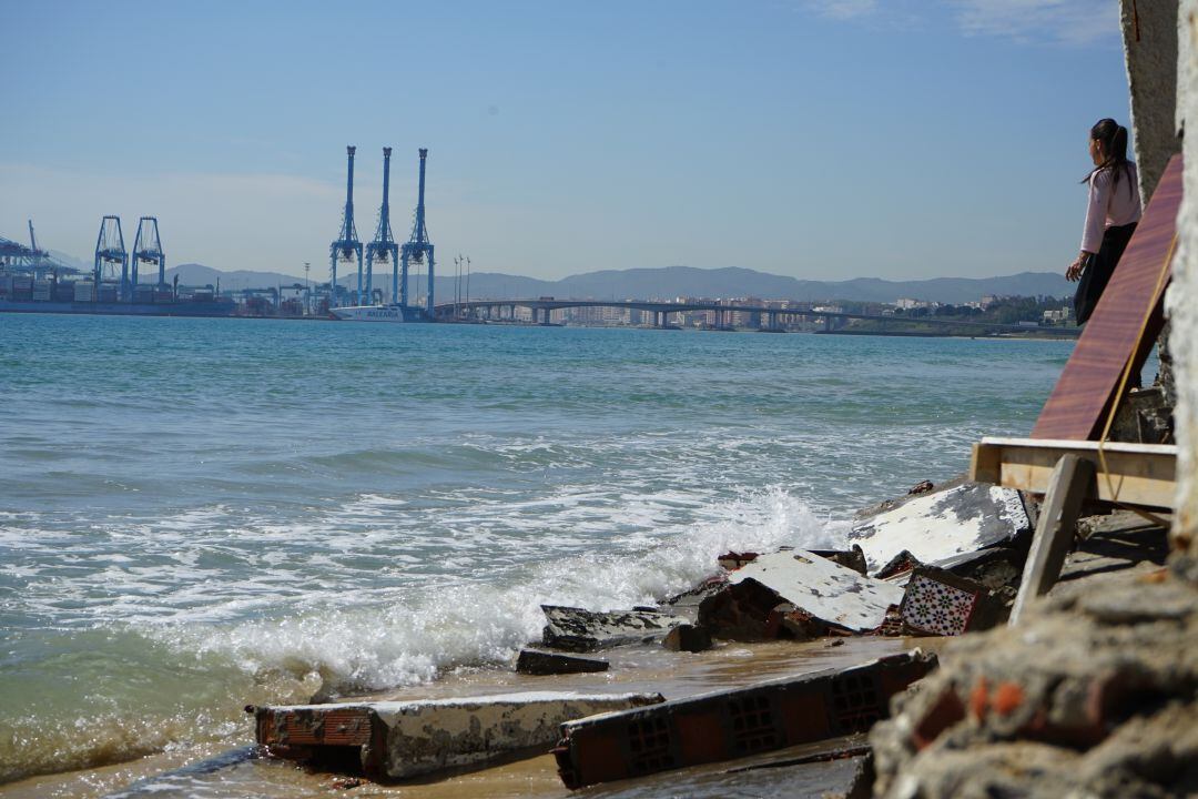 Los efectos del temporal en El Rinconcillo que han derribado una vivienda.