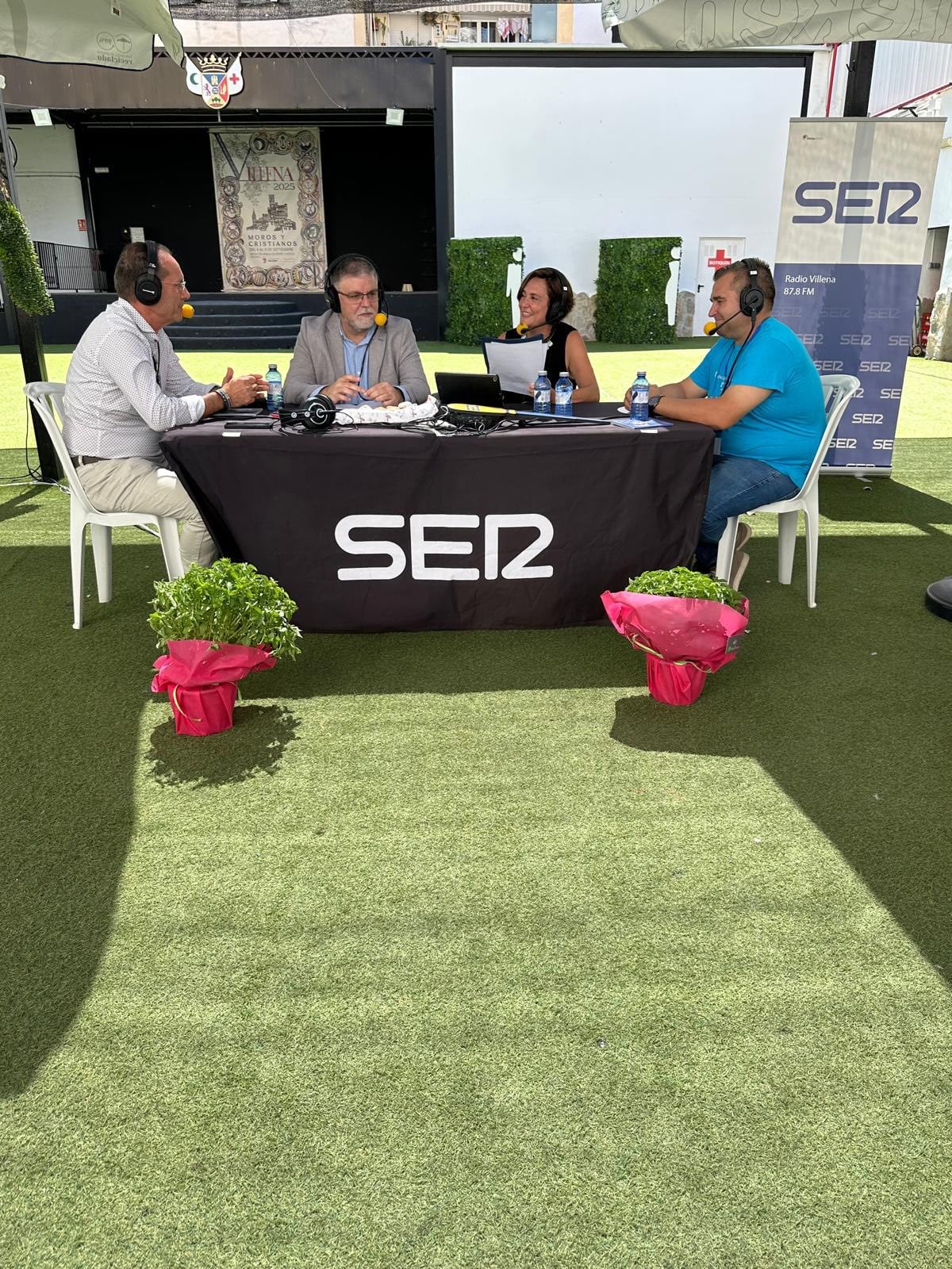 Entre otros invitados, el concejal de fiestas y el presidente de los Piratas