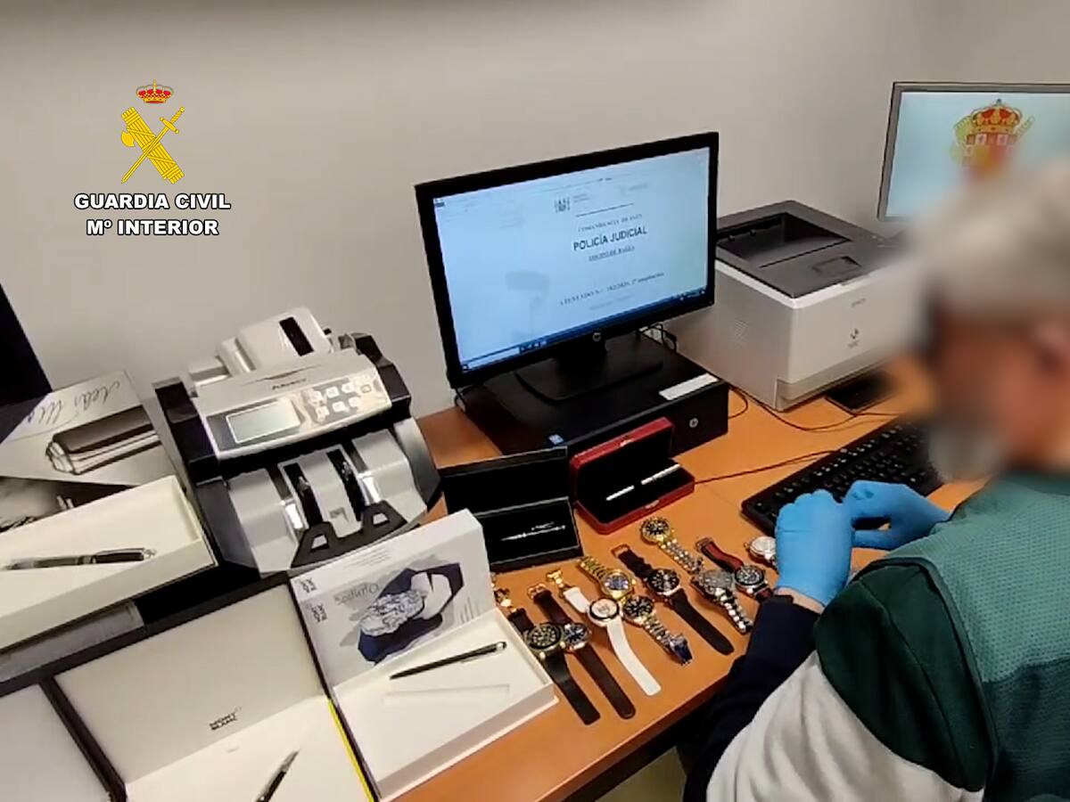 Tres detenidos por estafar ocho millones con una web que simulaba realizar trámites oficiales