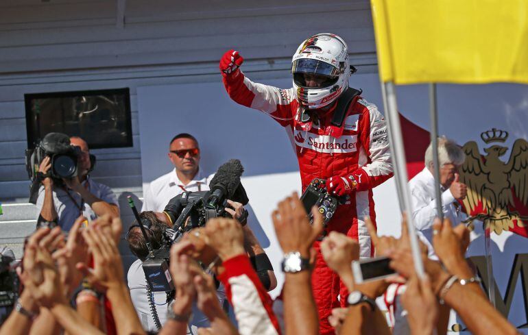 Winner Ferrari Formula One driver Sebastian Vettel of Germany celebrates after the Hungarian F1 Grand Prix at the Hungaroring circuit, near Budapest, Hungary July 26, 2015. REUTERS/Laszlo Balogh