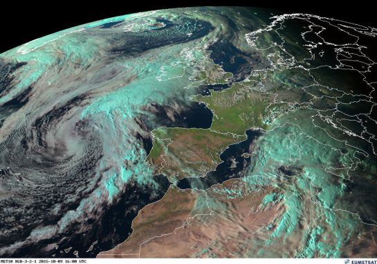 La imagen más reciente de &#039;Joaquin&#039; aproximándose a la Península Ibérica, tomada este viernes a las 18:00 horas.