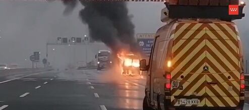 Arde una ambulancia que transportaba pacientes segovianos