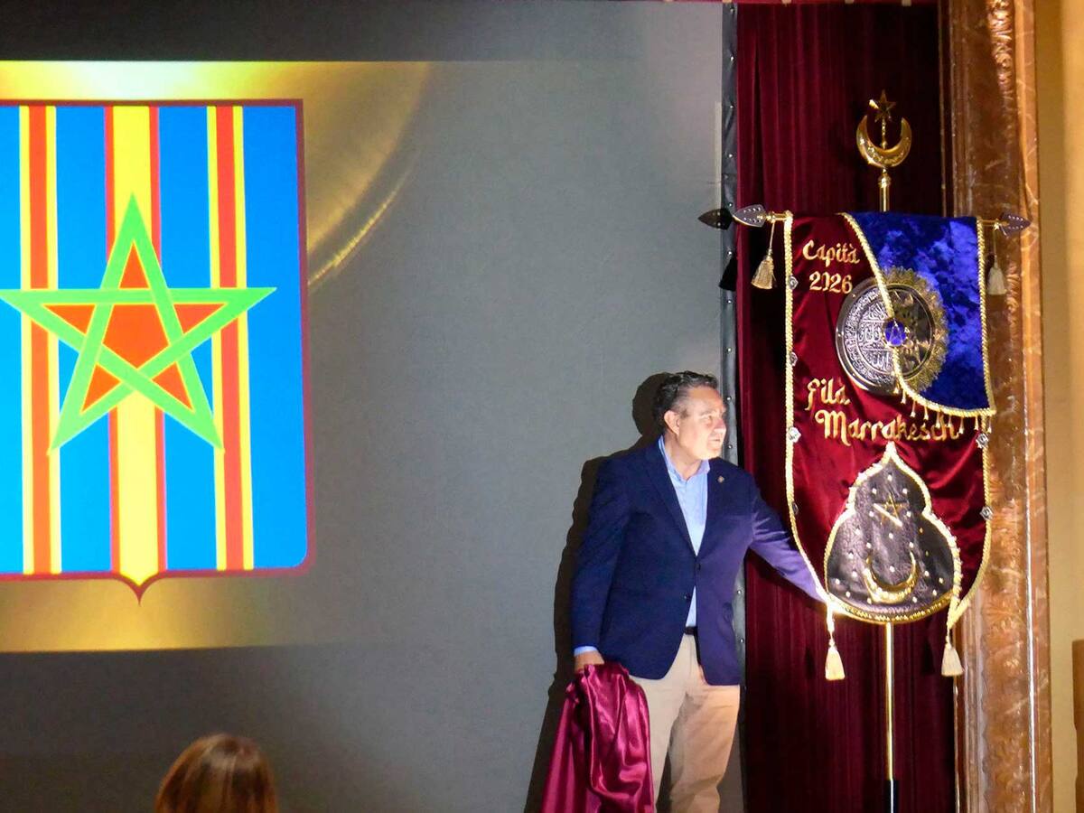 La Filà Marrakesch presenta en el Círculo Industrial l'heràldica del seu capità 2026, Nacho López, que barreja la força del guerrer amb una civilització al temps culta i noble