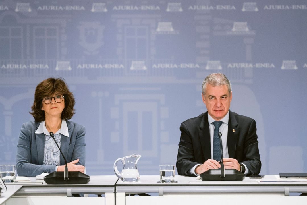 El lehendakari, Iñigo Urkullu, y la consejera de Salud del Gobierno VAsco, Miren Nekane Murga Eizagaechevarria han presidido este martes en el Palacio de Ajuria-Enea la reunión de coordinación interinstitucional para afrontar de manera coordinada la actuación del Gobierno Vasco ante el coronavirus COVID 19.