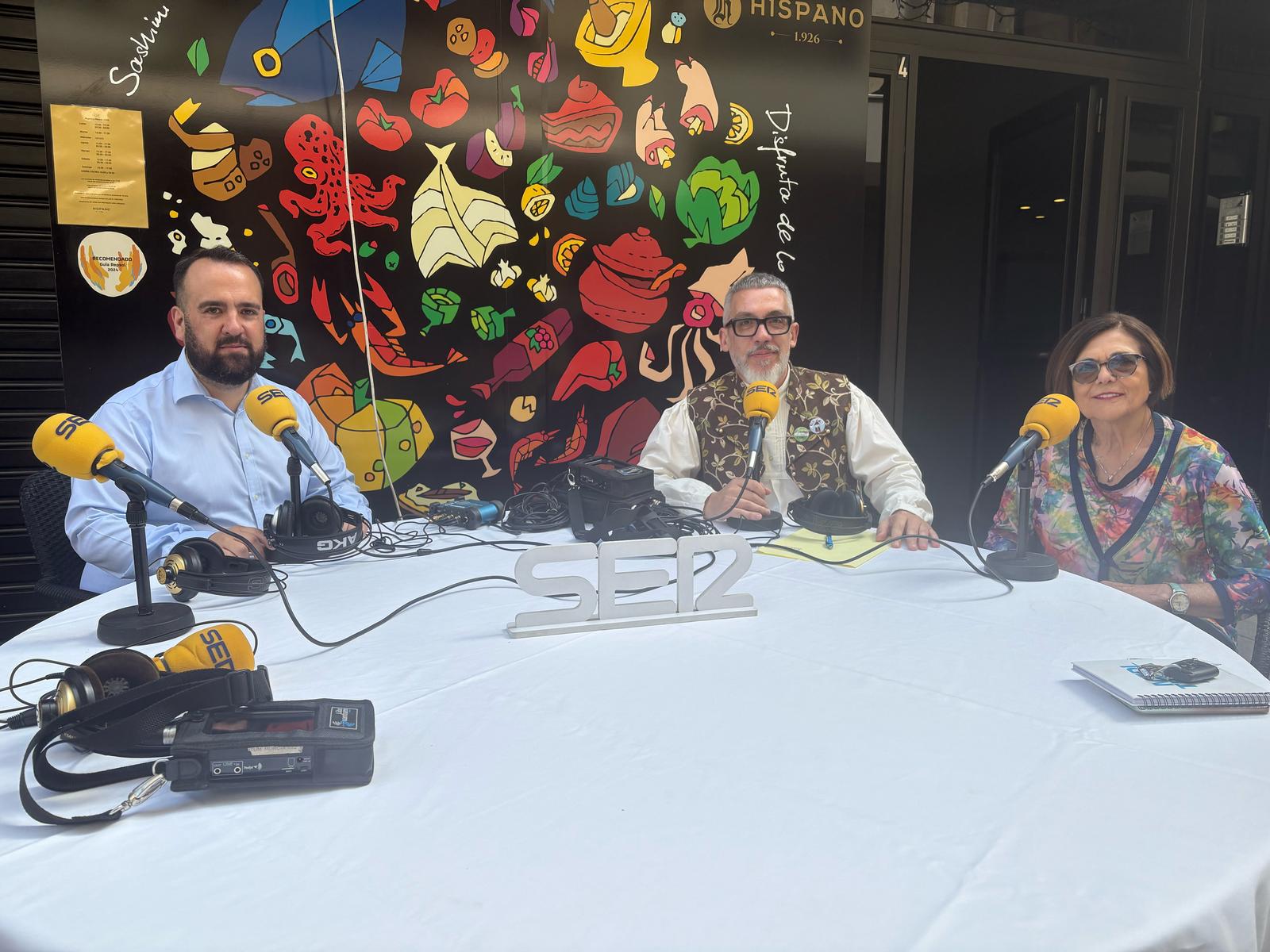 De izquierda a derecha: Rafa de Paco, Paco Sánchez y Rosa Peñalver, ex presidenta de la Asamblea Regional y colaboradora habitual del programa Hoy por hoy Murcia.