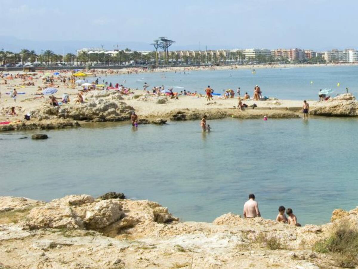 Muere una niña de 5 años ahogada después de que la corriente la arrastrara con su flotador mar adentro