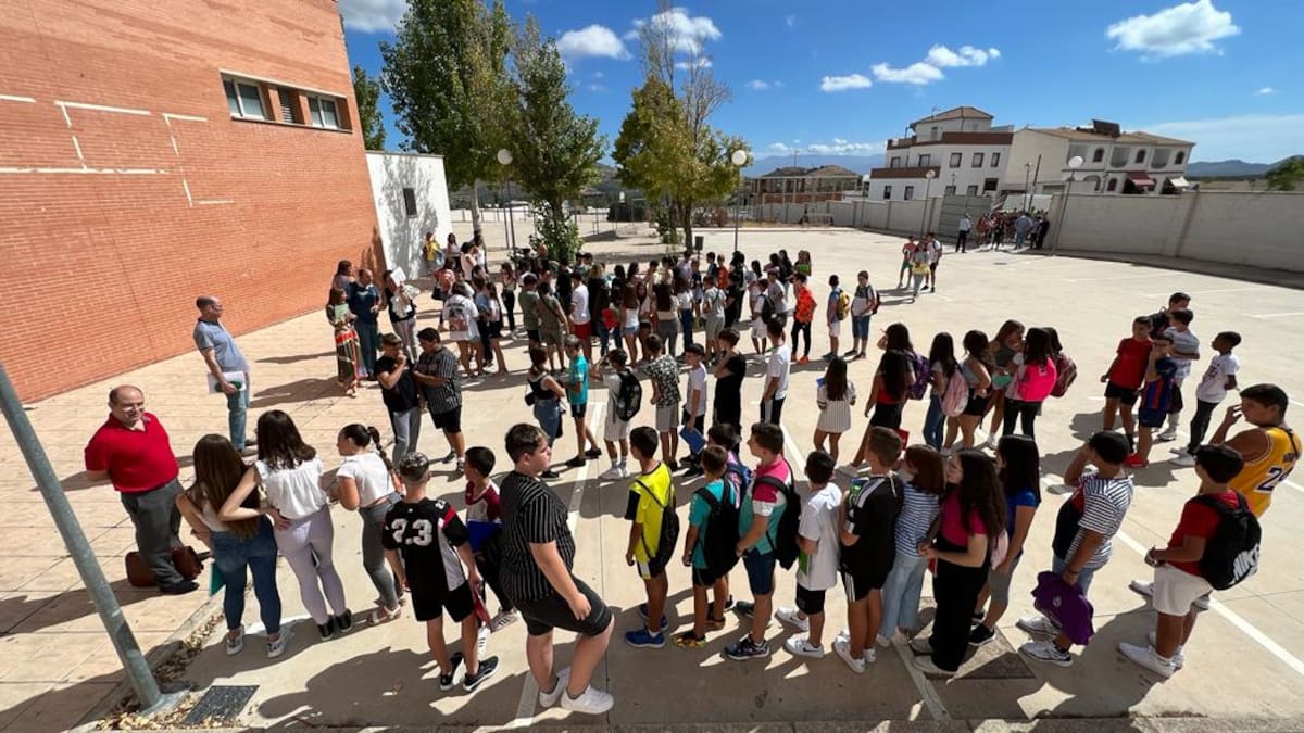 Inicio del curso en el IES ‘Juan López Morillas’ con un total de 739 alumnos/as con 2 profesores meno