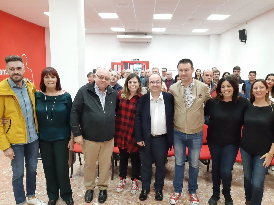 Miquel Iceta, en el centro de la imagen, con líderes del PSOE jienense