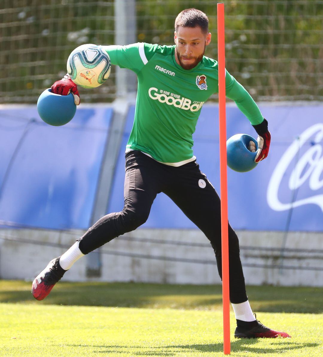 Alex Remiro se ejercita en Zubieta tras superar los test del coronavirus