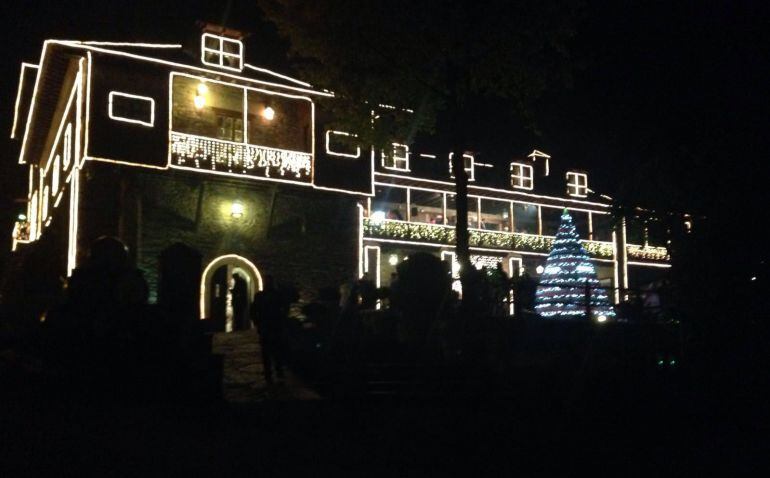 El Palacio de Canedo, iluminado