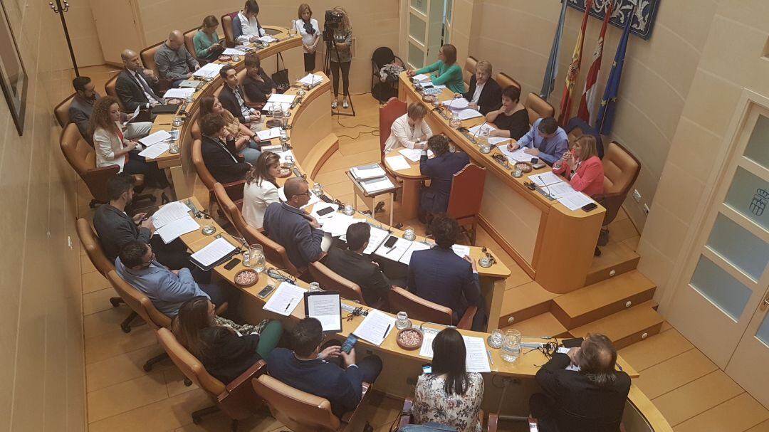 Pleno municipal del Ayuntamiento de Segovia en el que se han aprobado la modificación de ordenanzas fiscales